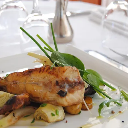 Отель Restaurant Le Bosquet Ле Пон-де-Се